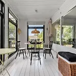 2 Bedroom Gorgeous In Semesterbostad