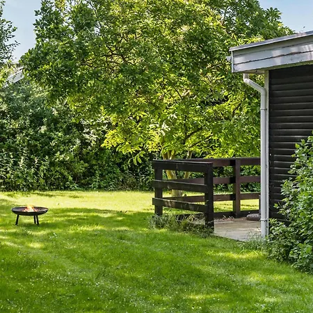 2 Bedroom Gorgeous In Dom wakacyjny Holbæk