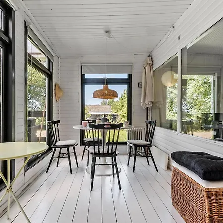 2 Bedroom Gorgeous In Dom wakacyjny