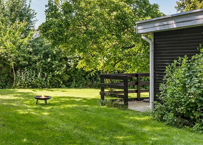 2 Bedroom Gorgeous In Сasa de vacaciones Holbæk